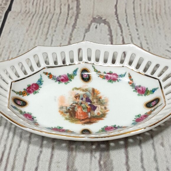 Porcelain Dish Germany Courting Couple Reticulated Lattice Trinket 5" Set Of 3 - Picture 8 of 16